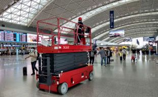 中國自行式高空作業(yè)升降平臺(tái)市場(chǎng)主流機(jī)型的“后浪”-品牌廠家迅特