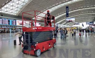 移動(dòng)式高空作業(yè)升降平臺(tái)怎么選？-咨詢專業(yè)生產(chǎn)廠家迅特