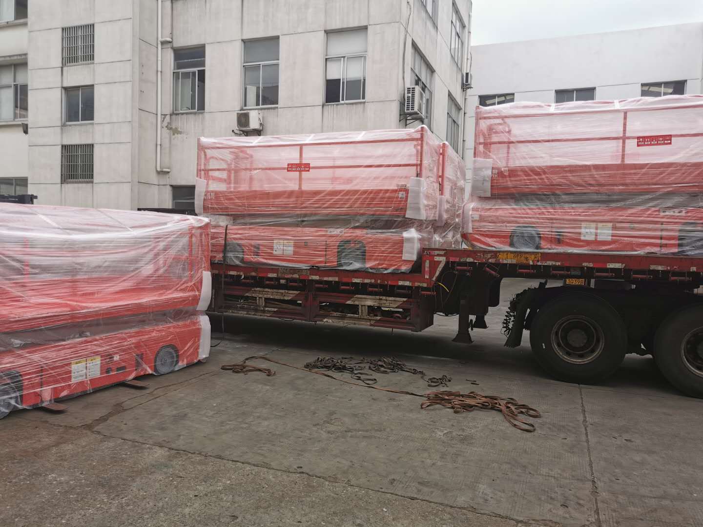 自行剪叉式高空作業(yè)平臺(tái) 自行剪叉式高空作業(yè)平臺(tái)