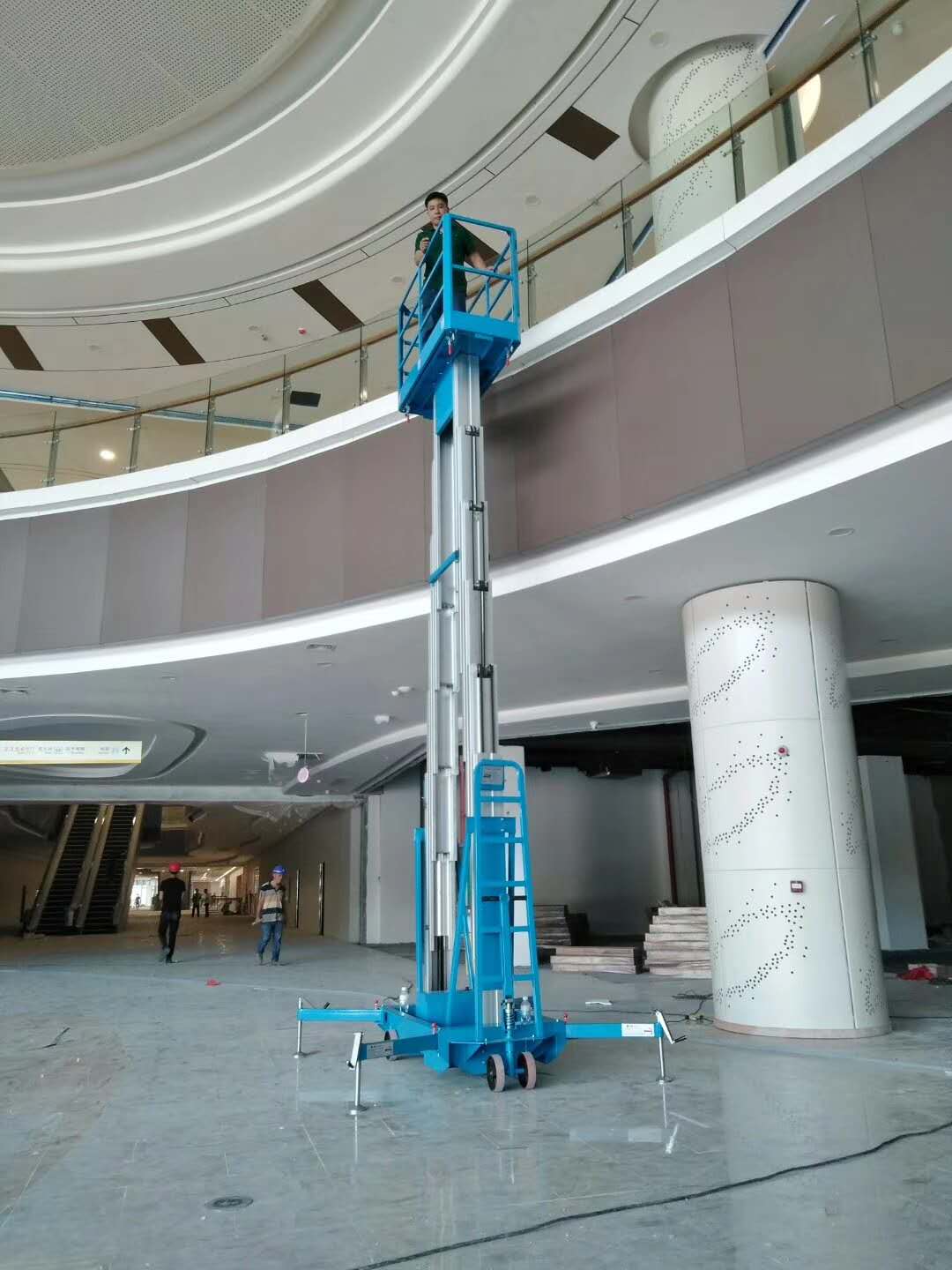 移動(dòng)式高空作業(yè)升降平臺(tái) 移動(dòng)式高空作業(yè)升降平臺(tái)